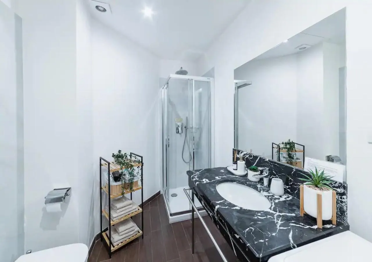 Premiere Dubcek Apartment プラハ